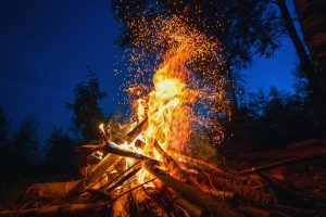Gdzie można bezpiecznie rozpalić ognisko w lesie?