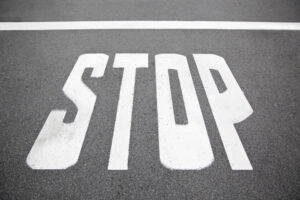 Napis STOP – znak poziomy P-16 Napis STOP – znak poziomy P-16
