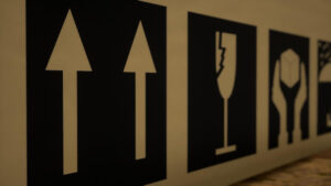 Góra ładunku – etykieta manipulacyjna do oznakowania przesyłek